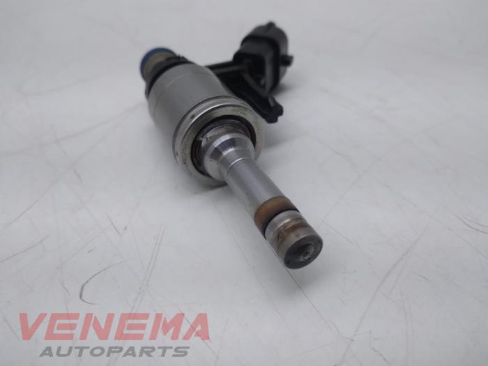Inyector (inyección de gasolina) de un BMW 1 serie (F21) 114i 1.6 16V 2014