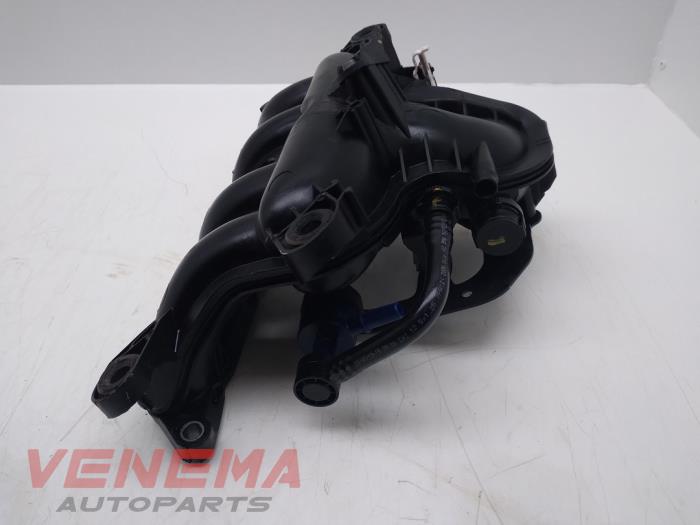 Intake manifold from a BMW 1 serie (F21) 114i 1.6 16V 2014