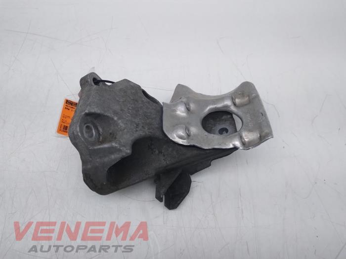 Usagé Support moteur BMW 1 serie (F21) 114i 1.6 16V Prix € 9,99 Règlement à la marge proposé par Venema Autoparts