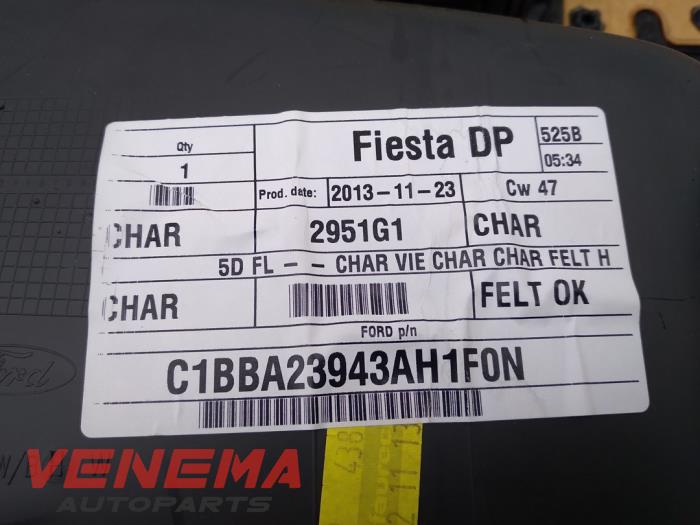 Türverkleidung 4-türig links vorne van een Ford Fiesta 6 (JA8) 1.0 EcoBoost 12V 100 2014