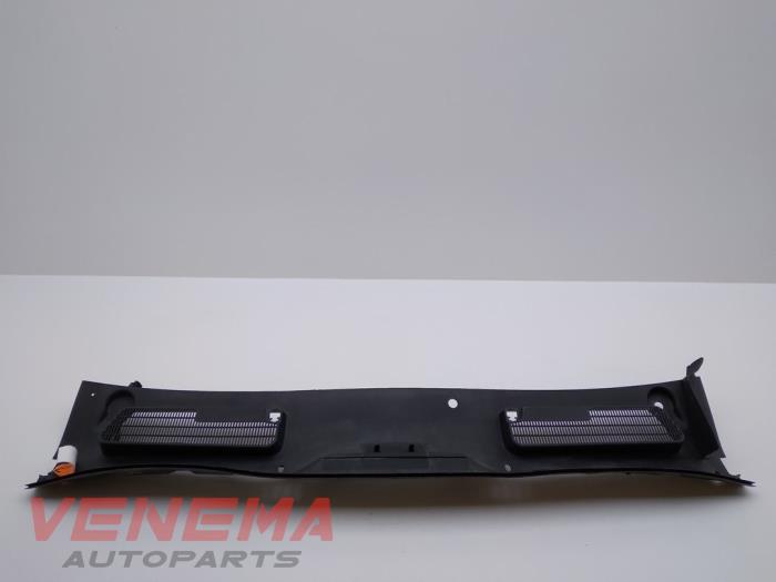 Używane Parawan Ford Kuga I 2.0 TDCi 16V 140 Cena € 39,99 Procedura marży oferowane przez Venema Autoparts
