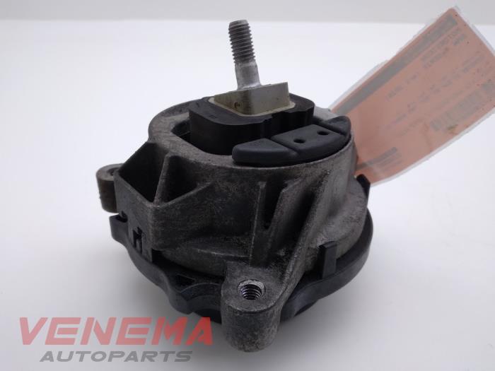Engine mount from a BMW 4 serie Gran Coupe (F36) 420i 2.0 Turbo 16V 2016