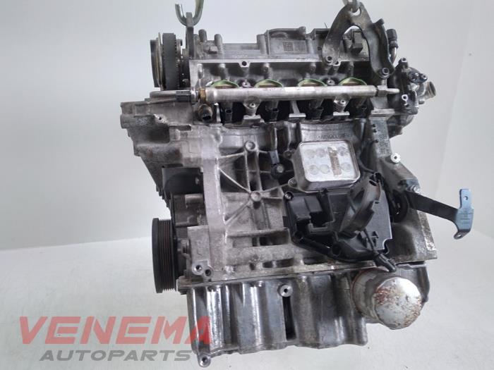 Motor de un Volkswagen Golf VIII (CD1) 1.5 eTSI 16V 2021