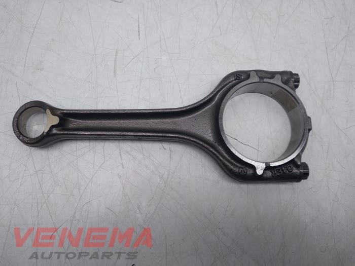 Begagnade Vevstake Audi A1 Sportback (GBA) 1.0 25 TFSI 12V Pris € 79,99 Marginaltabell erbjuds av Venema Autoparts