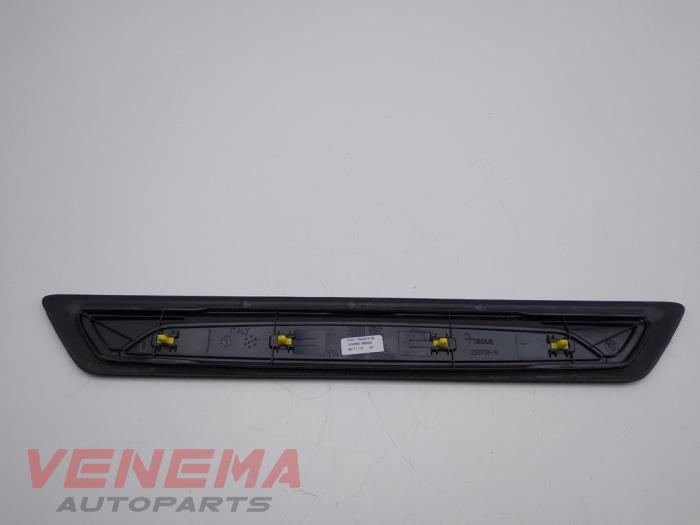 Decorative strip from a BMW 4 serie Gran Coupe (F36) 420i 2.0 Turbo 16V 2016