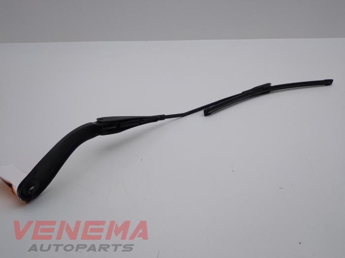 Front wiper arm from a BMW 4 serie Gran Coupe (F36) 420i 2.0 Turbo 16V 2016
