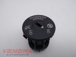 Used Airbag switch BMW 4 serie Gran Coupe (F36) 420i 2.0 Turbo 16V Price € 14,99 Margin scheme offered by Venema Autoparts