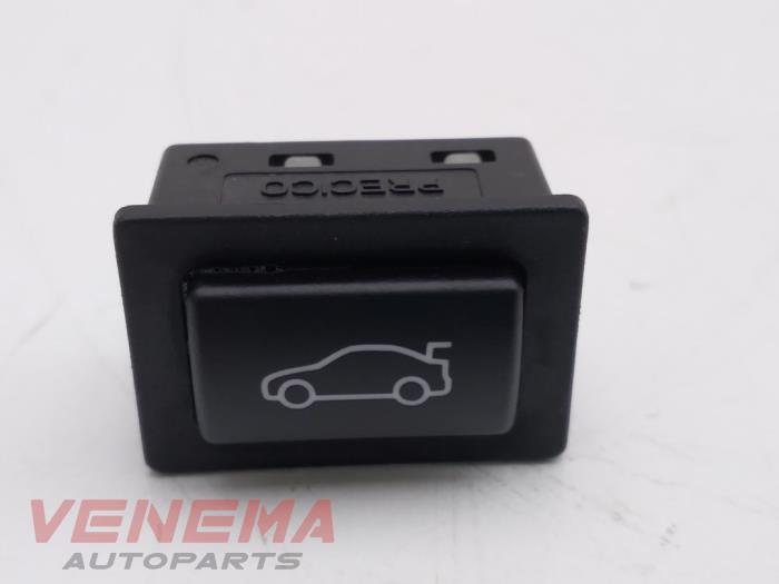 Tailgate opening switch