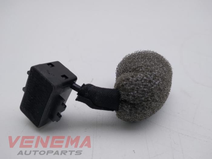 Microphone from a BMW 4 serie Gran Coupe (F36) 420i 2.0 Turbo 16V 2016