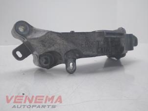 Engine mount from a Peugeot 308 (L3/L8/LB/LH/LP) 1.2 12V e-THP PureTech 130 2019