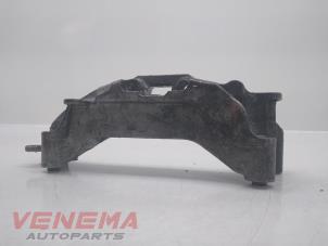 Engine mount from a Peugeot 308 (L3/L8/LB/LH/LP) 1.2 12V e-THP PureTech 130 2019