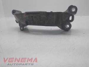 Engine mount from a Peugeot 308 (L3/L8/LB/LH/LP) 1.2 12V e-THP PureTech 130 2019