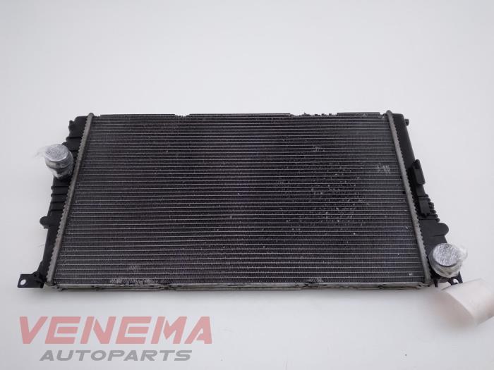 Radiator from a BMW 3 serie Touring (F31) 320i 2.0 16V 2015