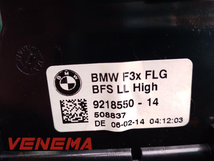 Rejilla de aire de salpicadero de un BMW 3 serie Touring (F31) 320i 2.0 16V 2015