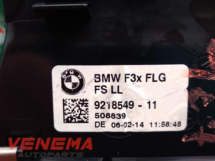 Luftgitter Armaturenbrett van een BMW 3 serie Touring (F31) 320i 2.0 16V 2015