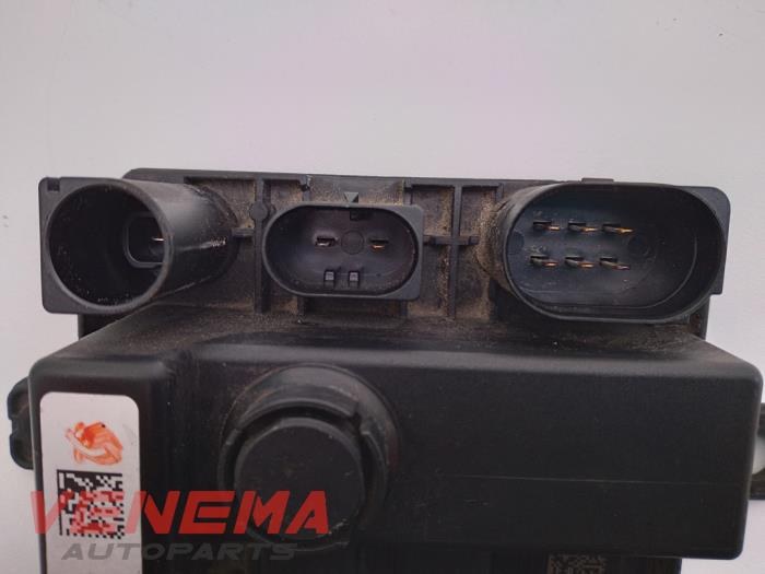 Voltage regulator from a BMW 3 serie Touring (F31) 320i 2.0 16V 2015
