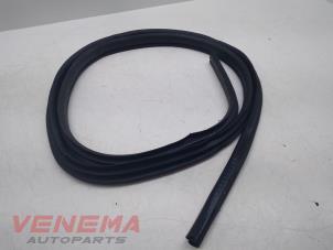 Begagnade Dörrskydd, 4-dörrars, vänster fram Ford Kuga I 2.0 TDCi 16V 140 Pris € 14,99 Marginaltabell erbjuds av Venema Autoparts