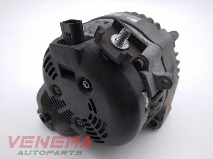 Dynamo from a BMW 3 serie Touring (F31) 320i 2.0 16V 2015