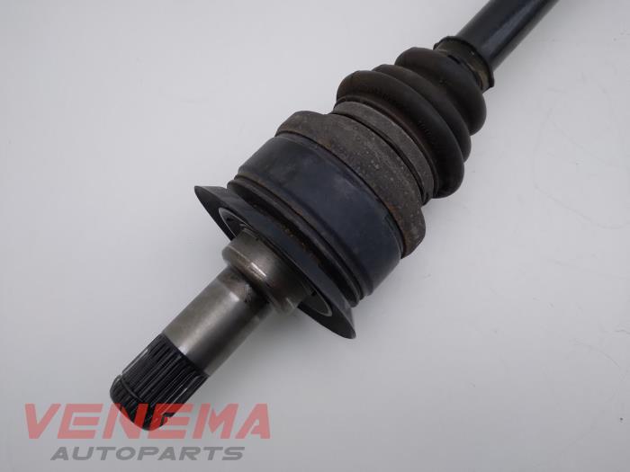 Drive shaft, rear right from a BMW 3 serie Touring (F31) 320i 2.0 16V 2015