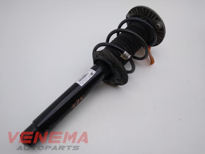 Front shock absorber rod, left from a BMW 3 serie Touring (F31) 320i 2.0 16V 2015