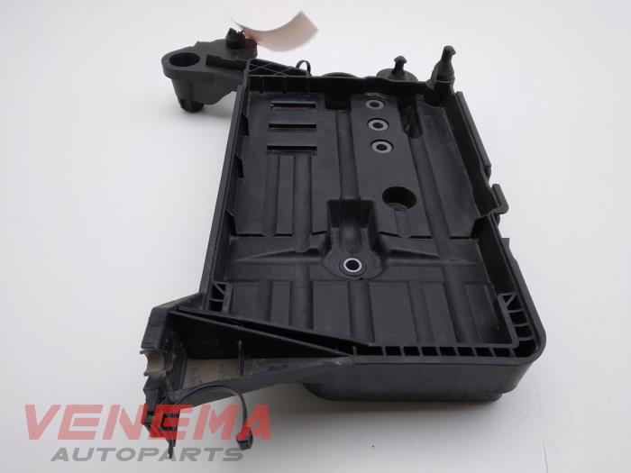 Battery box from a Volkswagen Golf VII Variant (AUVV) 1.6 TDI BMT 16V 2017