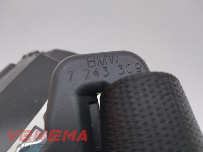 Rear seatbelt, right from a BMW 3 serie Touring (F31) 320i 2.0 16V 2015