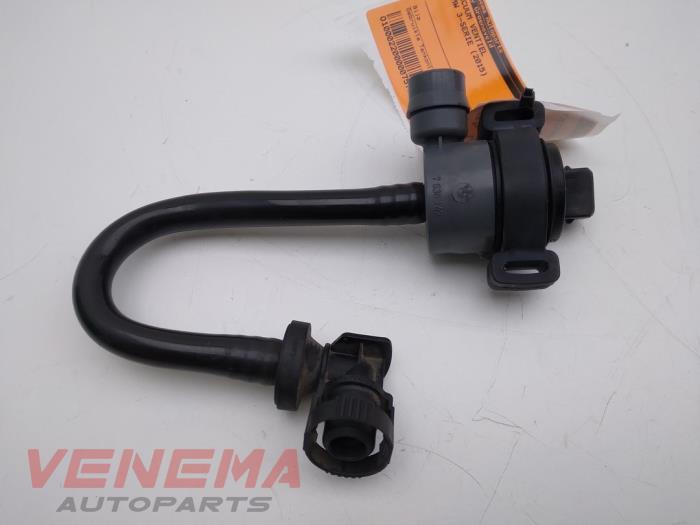 Vacuum valve from a BMW 3 serie Touring (F31) 320i 2.0 16V 2015