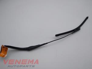 Used Front wiper arm BMW 3 serie Touring (F31) 320i 2.0 16V Price € 14,99 Margin scheme offered by Venema Autoparts
