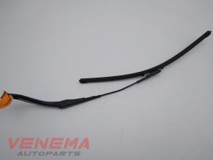 Used Front wiper arm BMW 3 serie Touring (F31) 320i 2.0 16V Price € 19,99 Margin scheme offered by Venema Autoparts