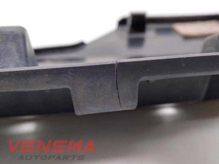 Rear bumper bracket central from a BMW 3 serie Touring (F31) 320i 2.0 16V 2015