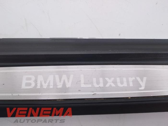 Placa del desgaste del travesaño de la puerta derecha de un BMW 3 serie Touring (F31) 320i 2.0 16V 2015