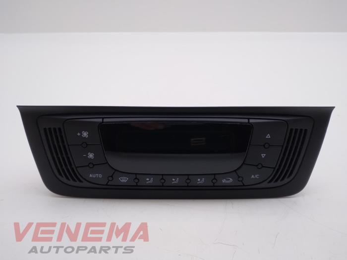 Panel de control de calefacción de un Seat Ibiza IV SC (6J1) 1.4 16V 2014