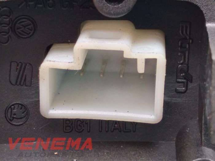 Mando de radio volante de un Seat Ibiza IV SC (6J1) 1.4 16V 2014