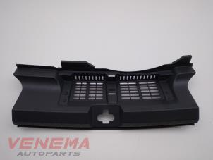 Usados Tapizado de maletero Seat Ibiza IV SC (6J1) 1.4 16V Precio € 19,99 Norma de margen ofrecido por Venema Autoparts