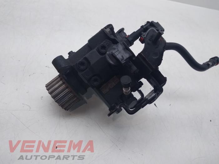 High pressure pump from a Renault Megane IV Grand Coupe (RFBL) 1.5 Energy dCi 110