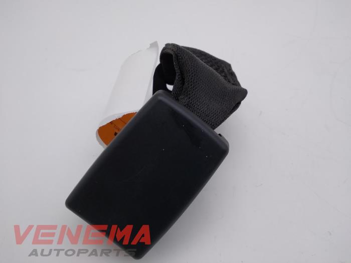 Rear seatbelt buckle, left from a BMW X1 (E84) xDrive 18d 2.0 16V 2011