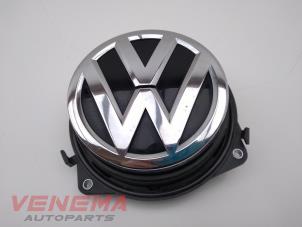 Używane Uchwyt tylnej klapy Volkswagen Golf VII Variant (AUVV) 1.6 TDI BlueMotion 16V Cena € 24,99 Procedura marży oferowane przez Venema Autoparts