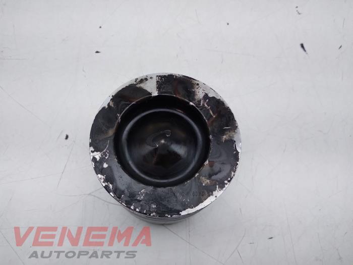 Usados Pistón Volkswagen Golf VII (AUA) 1.6 TDI BlueMotion 16V Precio € 29,99 Norma de margen ofrecido por Venema Autoparts