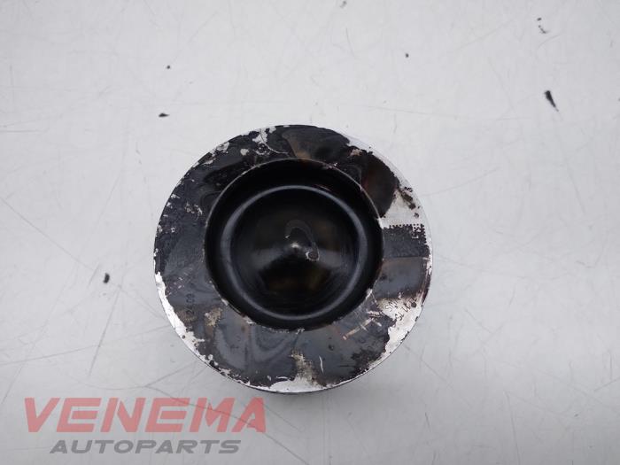Usados Pistón Volkswagen Golf VII (AUA) 1.6 TDI BlueMotion 16V Precio € 29,99 Norma de margen ofrecido por Venema Autoparts