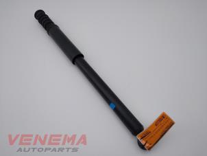 Gebrauchte Stoßdämpfer links hinten Dacia Sandero II 0.9 TCE 12V Preis € 24,99 Margenregelung angeboten von Venema Autoparts