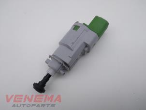 Used Brake light switch Dacia Sandero II 0.9 TCE 12V Price € 9,99 Margin scheme offered by Venema Autoparts
