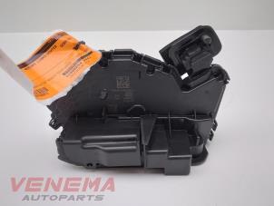 Używane Mechanizm blokady drzwi lewych tylnych wersja 4-drzwiowa Seat Ibiza V (KJB) 1.0 TGI 12V Cena € 24,99 Procedura marży oferowane przez Venema Autoparts