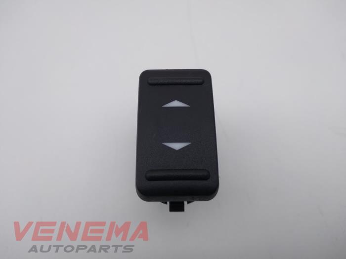 Usados Interruptor de ventanilla eléctrica Ford Kuga I 2.0 TDCi 16V 140 Precio € 9,99 Norma de margen ofrecido por Venema Autoparts