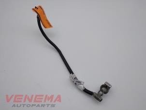 Usagé Borne de batterie Ford Kuga I 2.0 TDCi 16V 140 Prix € 19,99 Règlement à la marge proposé par Venema Autoparts