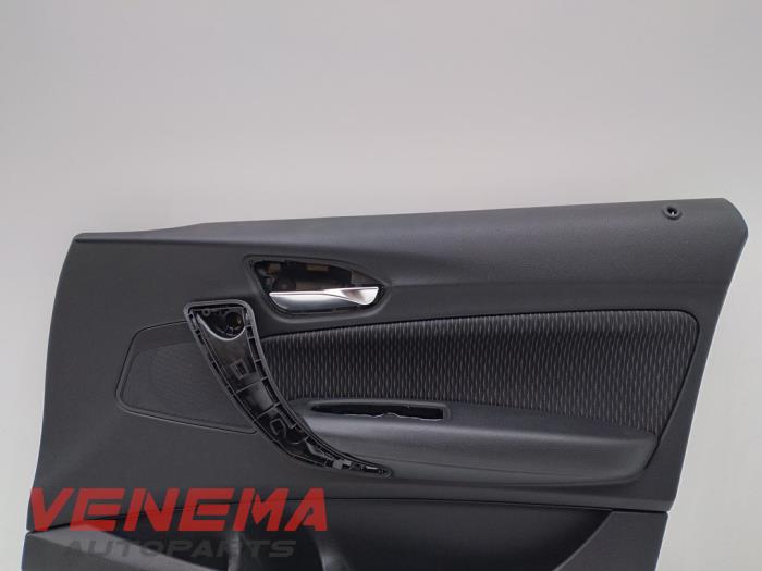 Revêtement portière 4portes avant droite d'un BMW 1 serie (F20) 116i 1.6 16V 2014