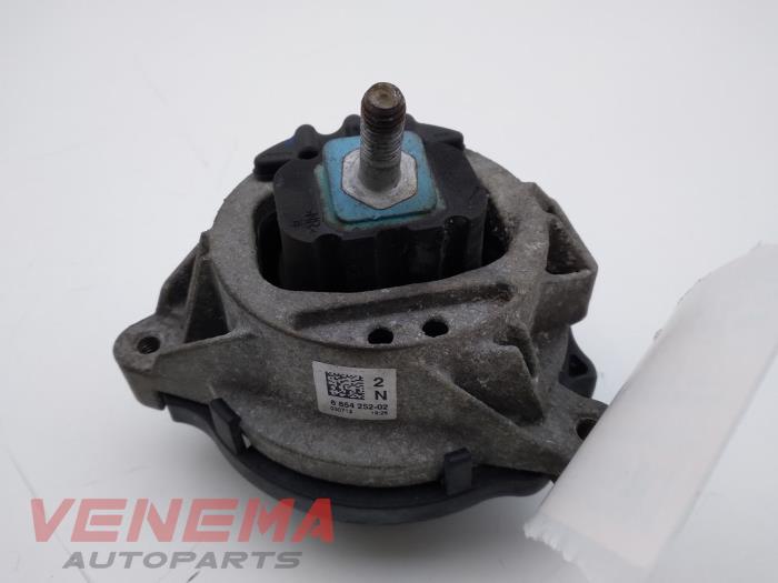 Engine mount from a BMW 1 serie (F20) 116i 1.6 16V 2014