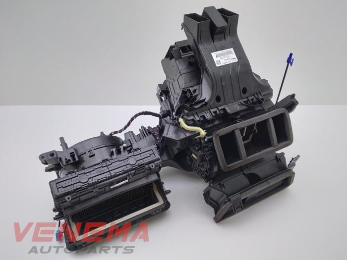 Heater housing from a Volkswagen Polo VI (AW1) 1.0 TSI 12V 2019