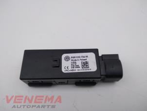 Used USB plug Volkswagen Polo VI (AW1) 1.0 TSI 12V Price € 9,99 Margin scheme offered by Venema Autoparts