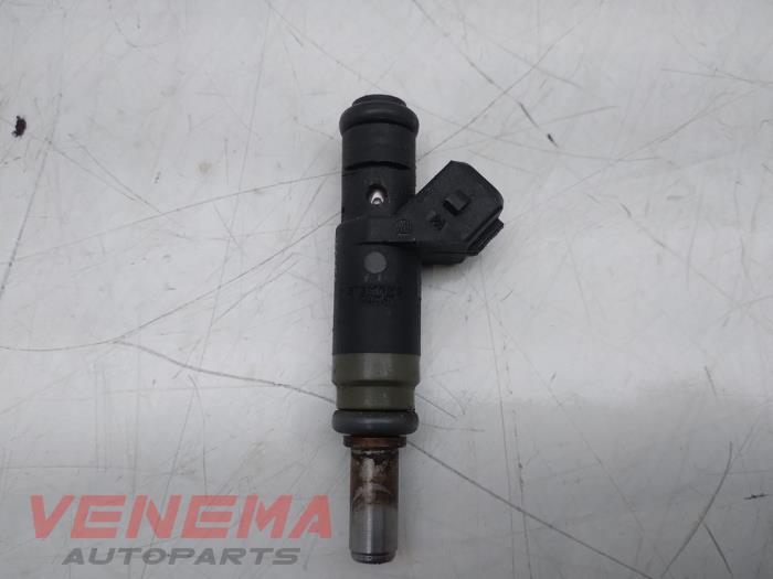 Injector (petrol injection) from a BMW 3 serie (E93) 320i 16V 2007