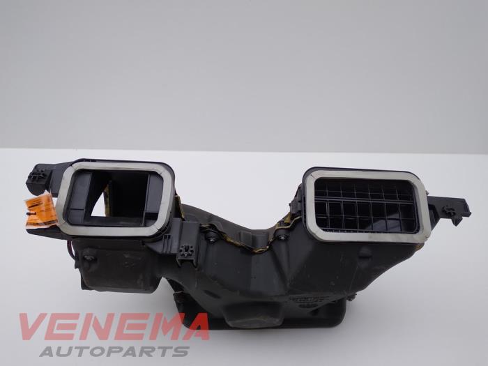 Heater housing from a Renault Trafic New (FL) 2.0 dCi 16V 90 2012